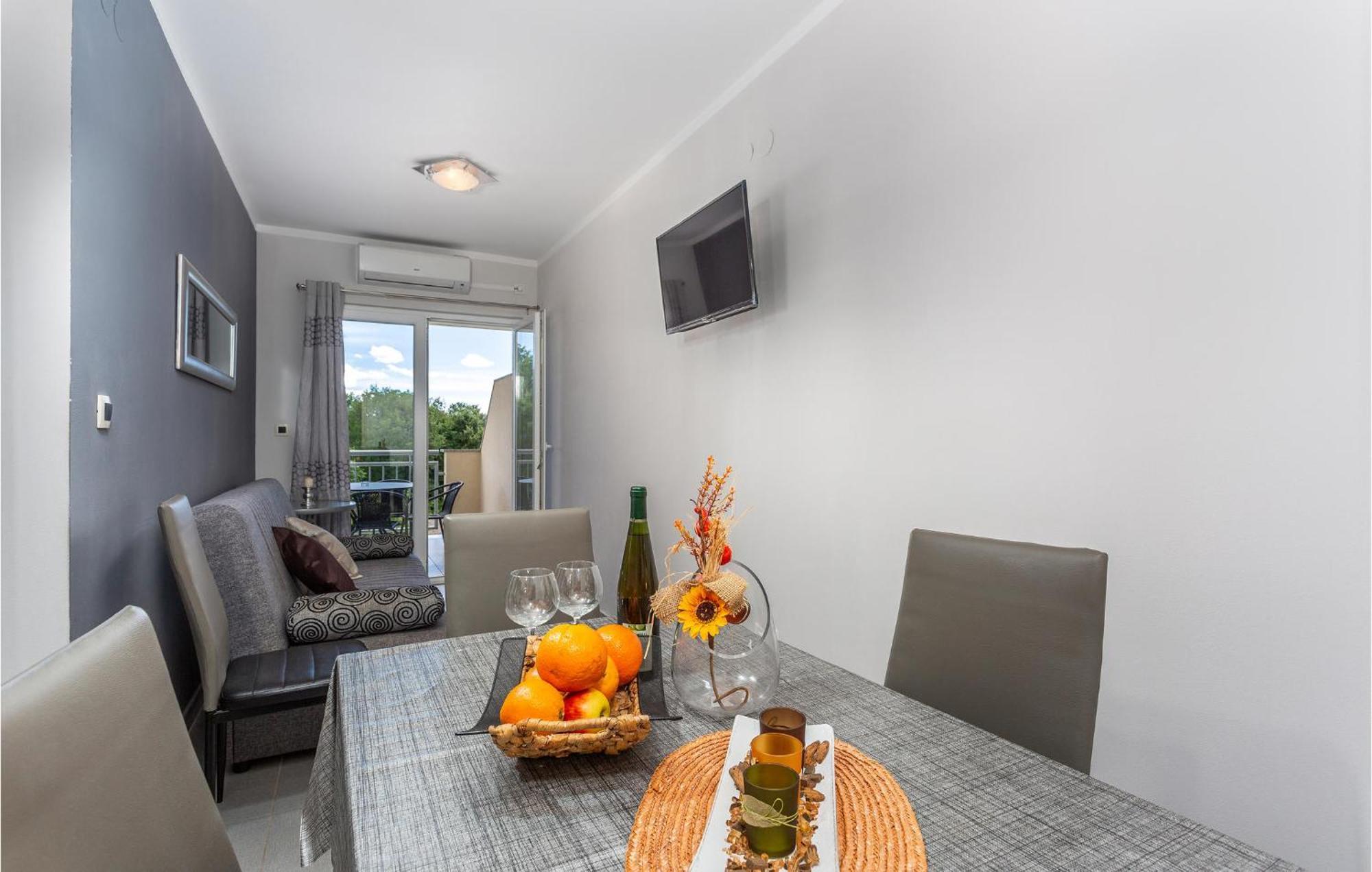 Beautiful Apartment In Pinezici With Wifi 外观 照片