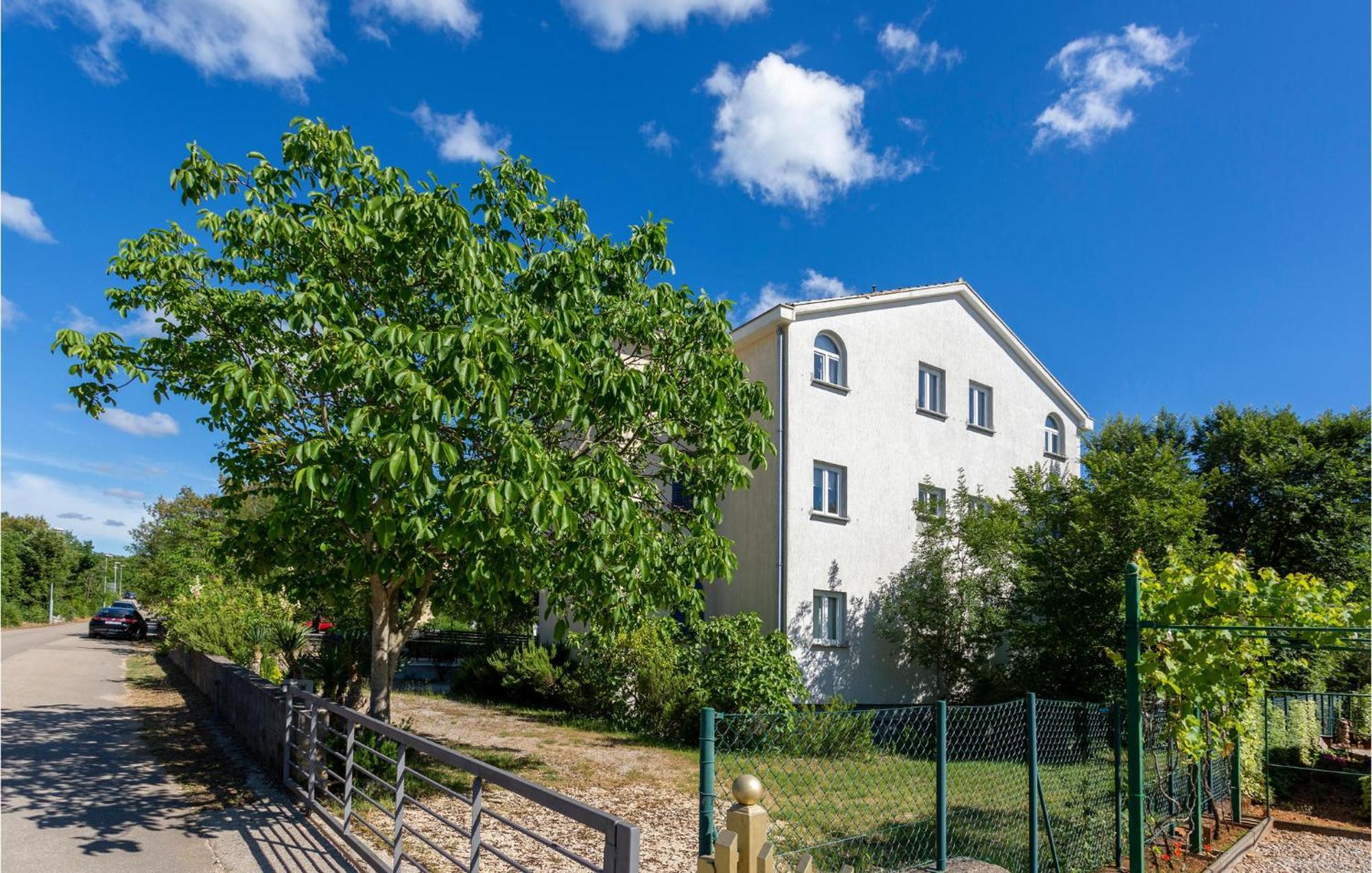 Beautiful Apartment In Pinezici With Wifi 外观 照片