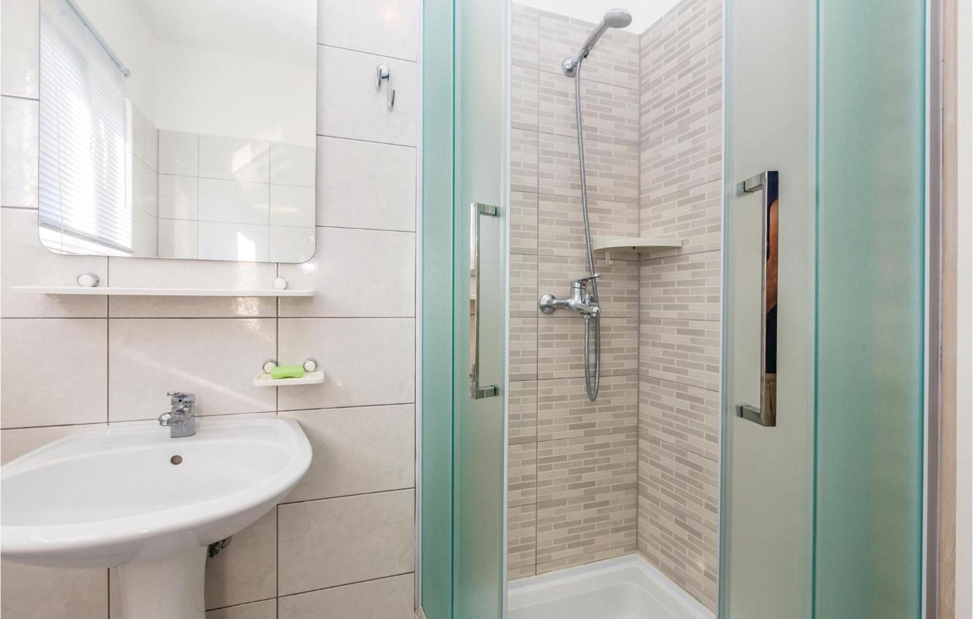 Beautiful Apartment In Pinezici With Wifi 外观 照片