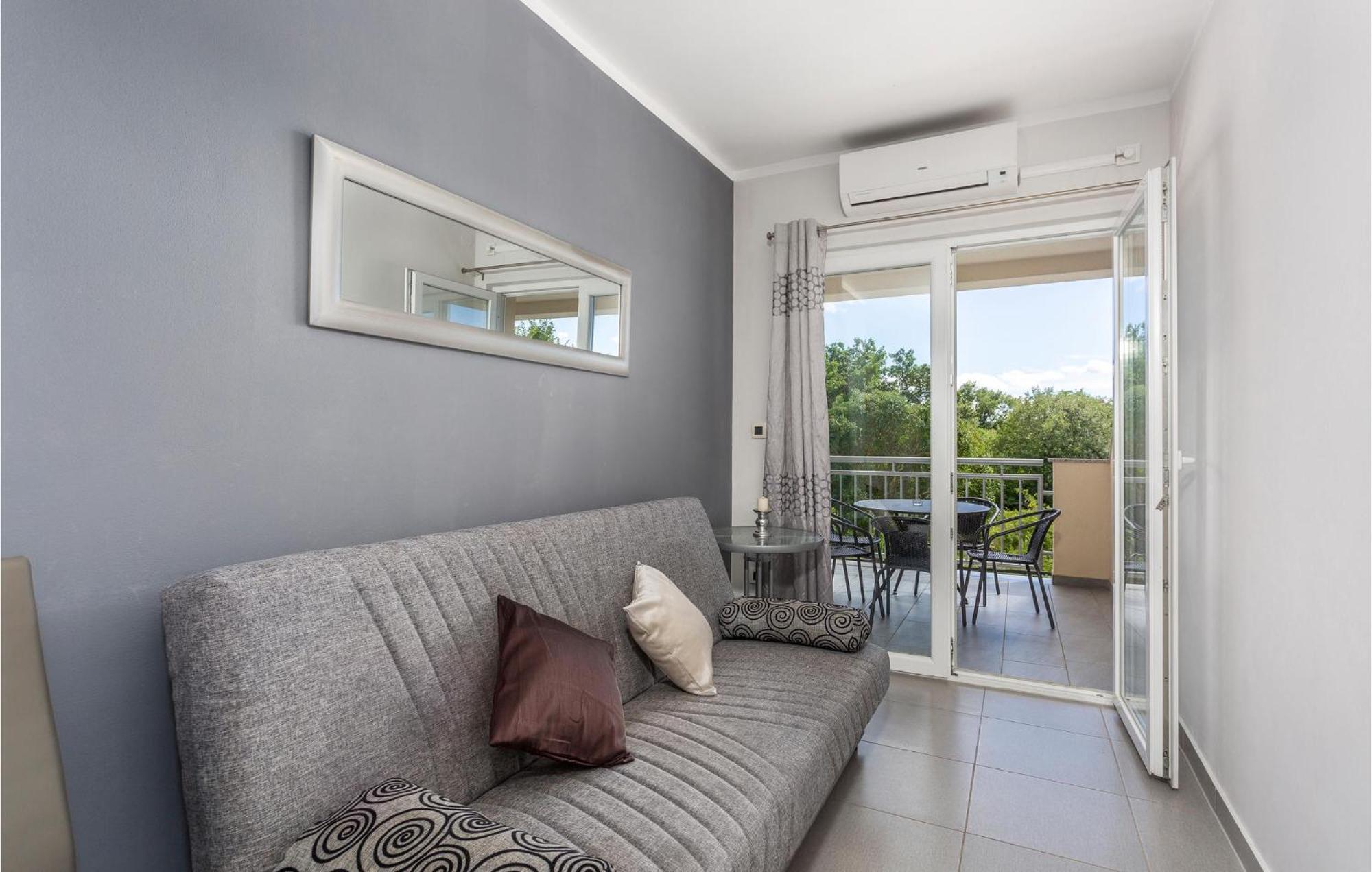 Beautiful Apartment In Pinezici With Wifi 外观 照片