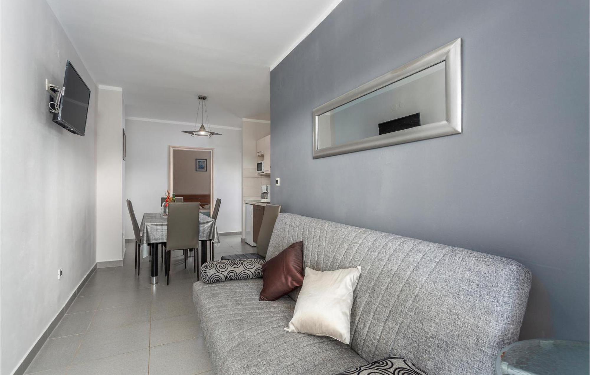 Beautiful Apartment In Pinezici With Wifi 外观 照片